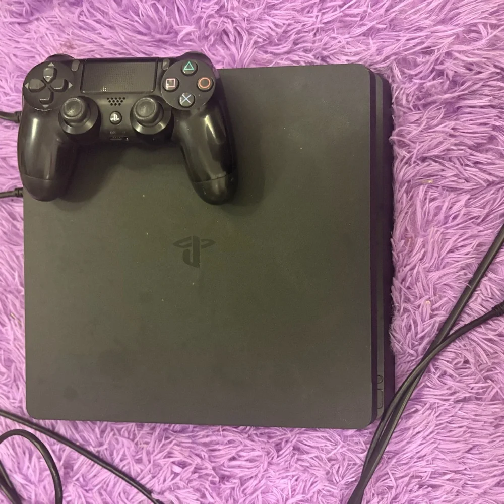 Playstation 4 Gaming Console with Controller